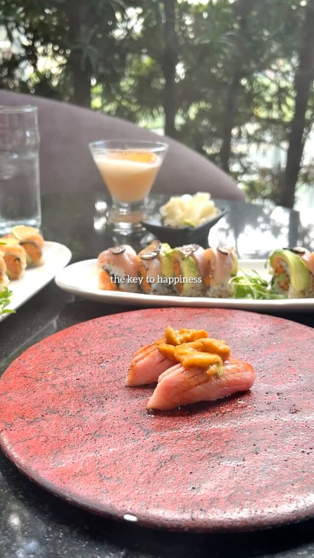 Good food, friends, family, and nature. 🔑 🍣☀️
Made the most of my week spent back home on Oahu. My heart(and my stomach) are full 💖

#food #sushi #restaurants #hawaii #oahu #honolulu #foodie #foodblogger #hawaiilife