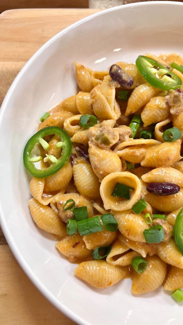 Chili macaroni and cheese. 🌶️🫘🧀 
My favorite way to use leftover chili.

Ingredients:
8 ounces of cooked pasta, half a box 
2 tablespoons butter 
One cup, heavy cream 
1/2 cup reserved pasta water 
One cup, shredded or cubed cheese 
2 cups of premade chili

-Cook pasta and reserve ½ cup of the pasta water. Drain and set aside.
-In a large sauté pan, melt 2 oz of butter. Stir in 1 cup of heavy cream and the reserved pasta water. Once it starts to simmer, add shredded cheese and stir until melted.
-Add 2 cups of premade chili and mix until well combined. Toss in the pasta and coat evenly with the sauce.
-Garnish with green onions, cilantro, and jalapeño.

❤️‍🔥 SAVE this for later and follow me for more recipes like this.

#chili #macandcheese #pasta #easyrecipe #foodinstagram #easydinnerideas #cookingathome #feedfeed @thefeedfeed